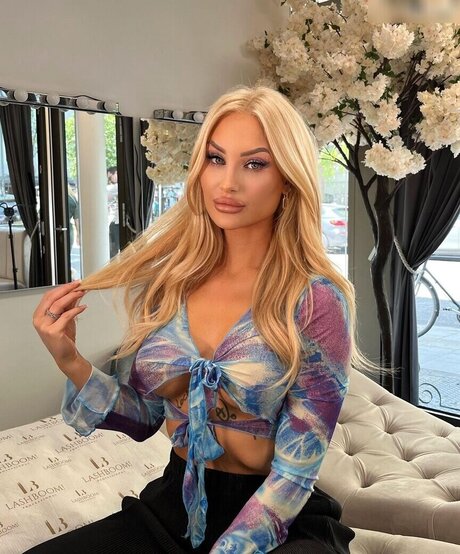 エボニーギルフオンリーファンズ セクシー裸 写真