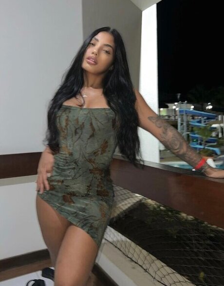 巨乳ソロオンリーファンズ ヌード 写真