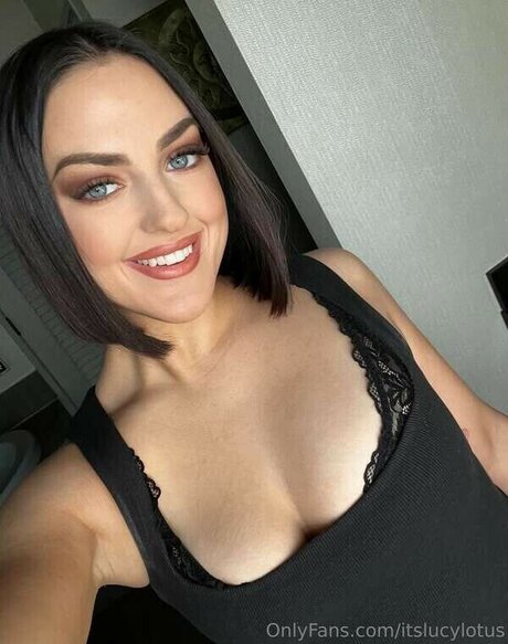 Lucy Lotus ポルノスター 素敵 写真
