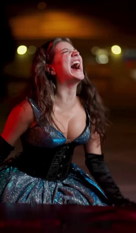 Leyla Afshonkar ポルノスター 美しい 写真