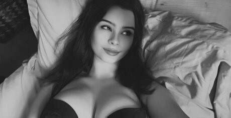 Layla XX エロティック女優 アーカイブ