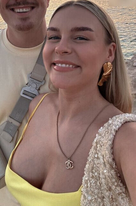 ニューハーフ ドミナトリックス オンリーファンズ ポルノ 画像