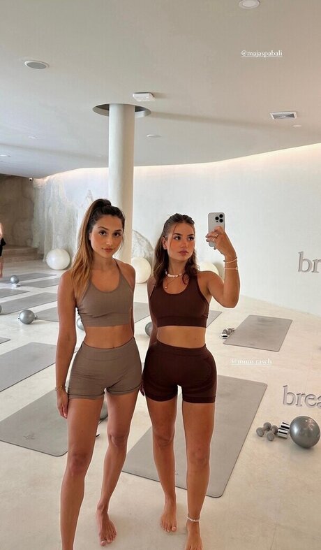 裸のシャワー オンリーファンズ 可愛い 写真