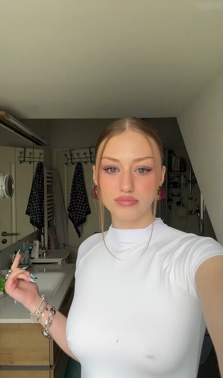 ビキニセックスオンリーファンズ 無料セックス 写真