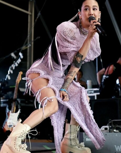 Japanese Breakfast ヌードスター 写真
