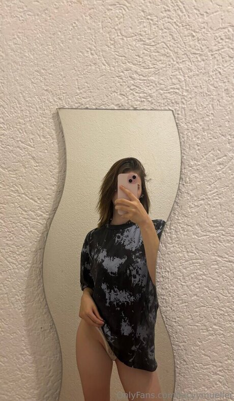 Lucy M ller ヌードスター 写真
