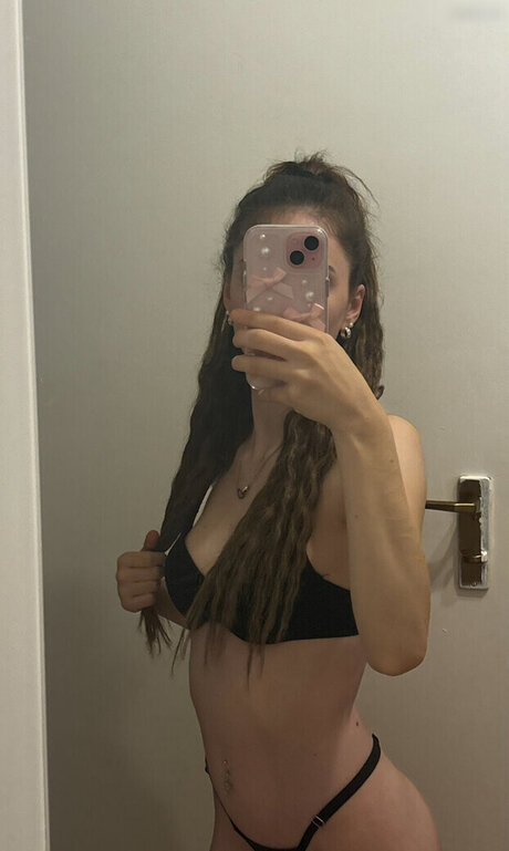 Lucy M ller ヌードモデル 画像