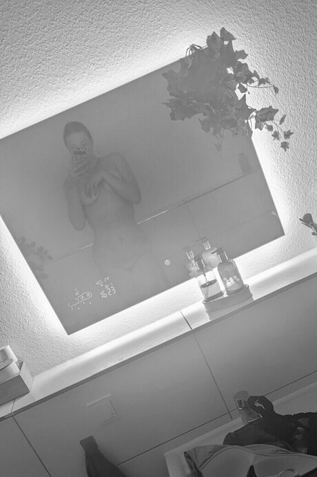 おっぱいオンリーファンズ 無料裸 画像