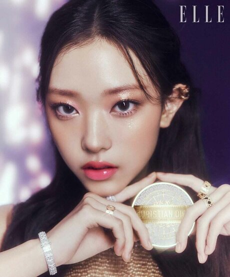 Haerin エロティックなスター 画像