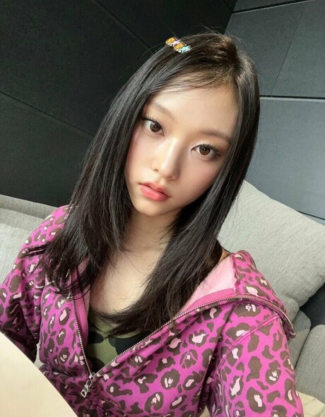 Haerin ポルノスター ヌード 画像