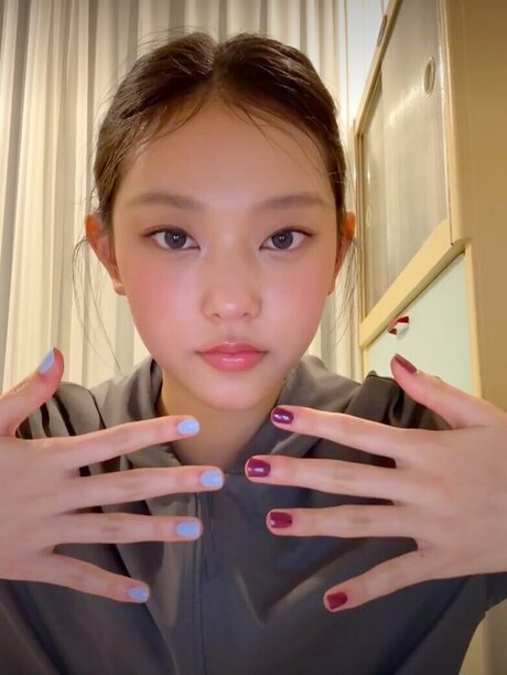 Haerin ヌードのポルノスター 写真
