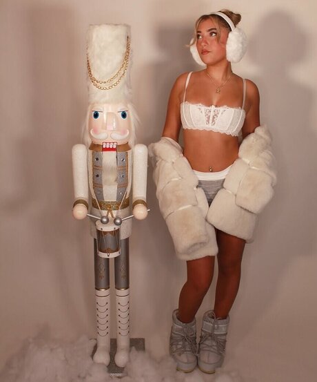 赤毛の熟女オンリーファンズ アートヌード 写真