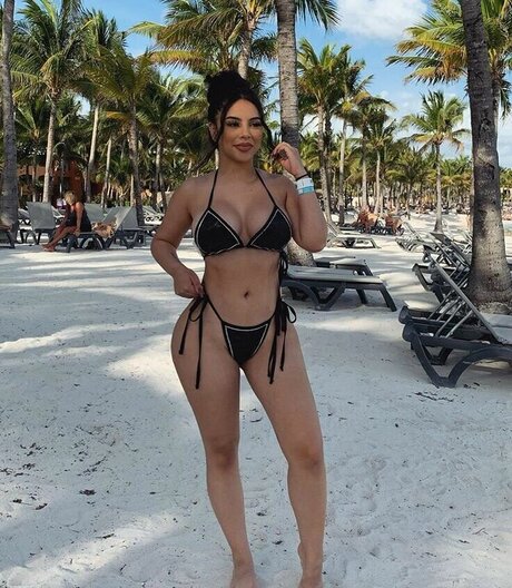 Alondra Dessy かわいいスター 画像