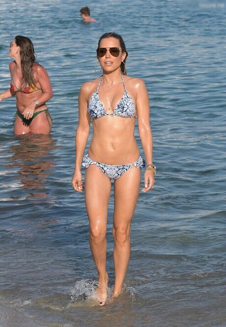 成熟した異人種間オンリーファンズ 美しい裸 画像