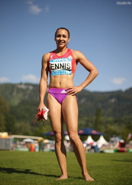 足を舐めるオンリーファンズ ホットヌード ギャラリー