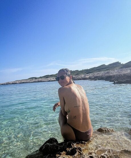 黒檀のお尻オンリーファンズ パーフェクト 写真