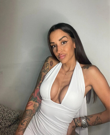 いたずらなオンリーファンズ セクシーヌード 画像