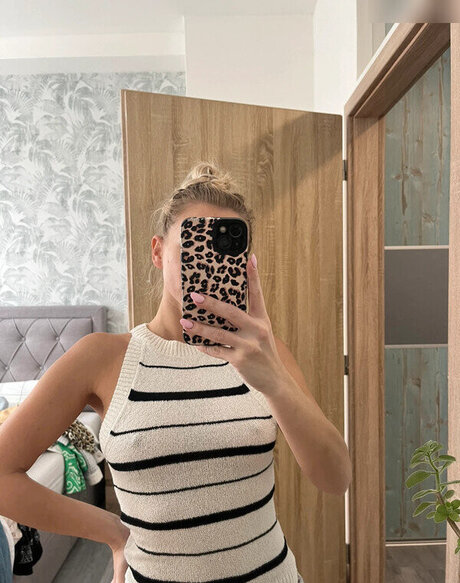 バニーヌードオンリーファンズ ポルノグラフィック 写真