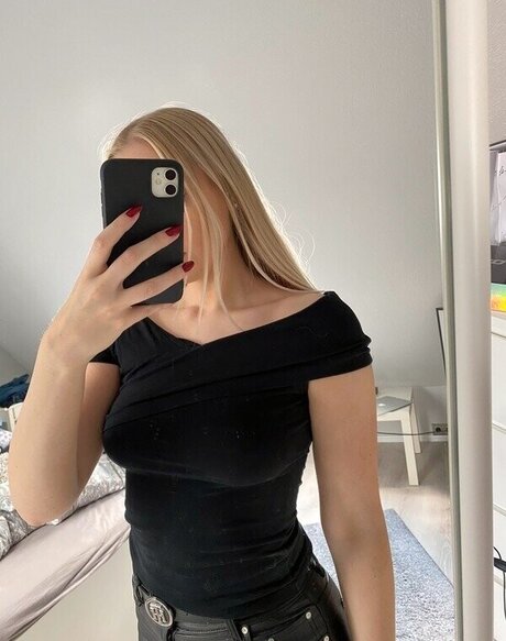 足を舐めるオンリーファンズ 美しい 写真