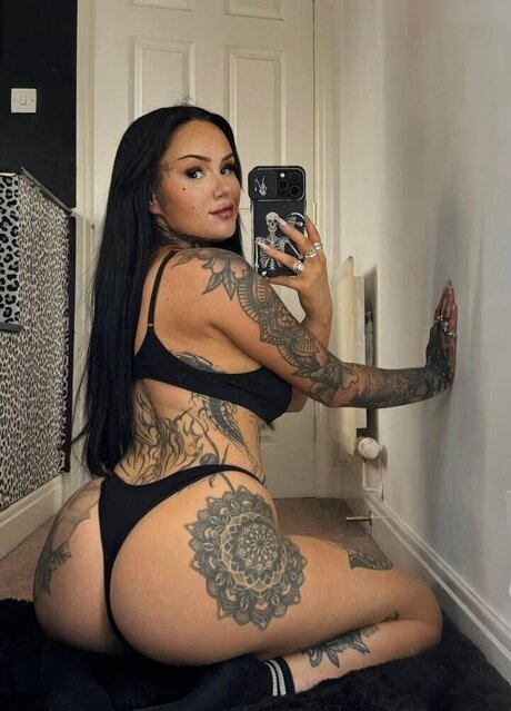 Ash Wilson アートモデル 写真