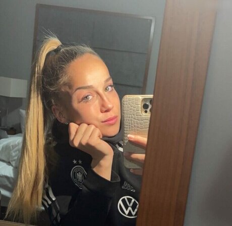 DFB Damen ヌードモデル ギャラリー