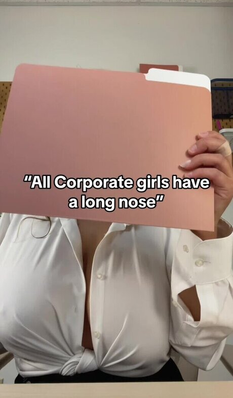 Brontenadine 裸モデル 写真