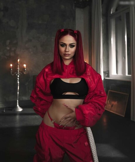 巨乳ゴスオンリーファンズ ポルノ 画像