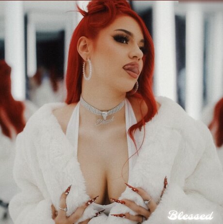 ブルネットのティーンオンリーファンズ ホットポルノ ギャラリー