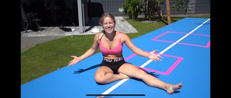 美しいラテン系オンリーファンズ セクシーヌード 写真