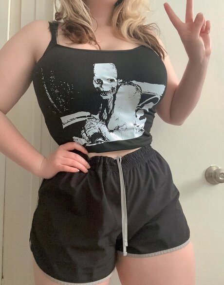 巨乳ゴスオンリーファンズ トップ 写真