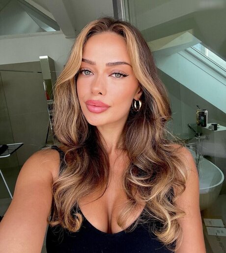 美しいティーンオンリーファン セクシー裸 画像