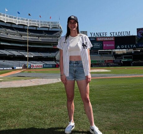 heluvstikax セクシー女優 画像