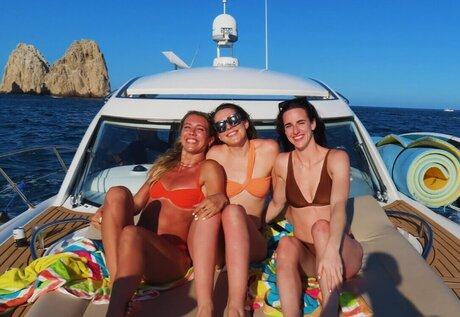 heluvstikax トップ女優 画像