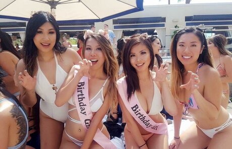 ストリッパーオンリーファンズ セクシーヌード 写真