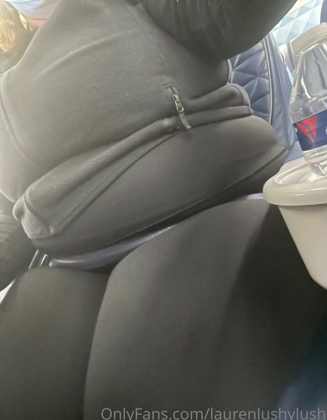 ニューハーフ ドミナトリックス オンリーファンズ ポルノグラフィック 画像