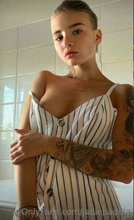 毛深い足のオンリーファンズ セクシーxxx 画像