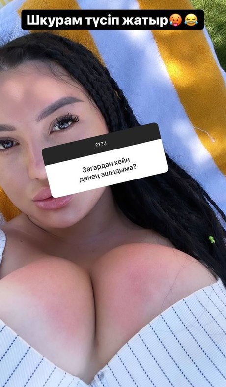 Zhansaya Dakarimova 素敵なポルノスター 写真