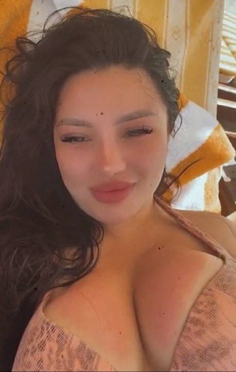 Zhansaya Dakarimova エロティックなポルノスター 画像