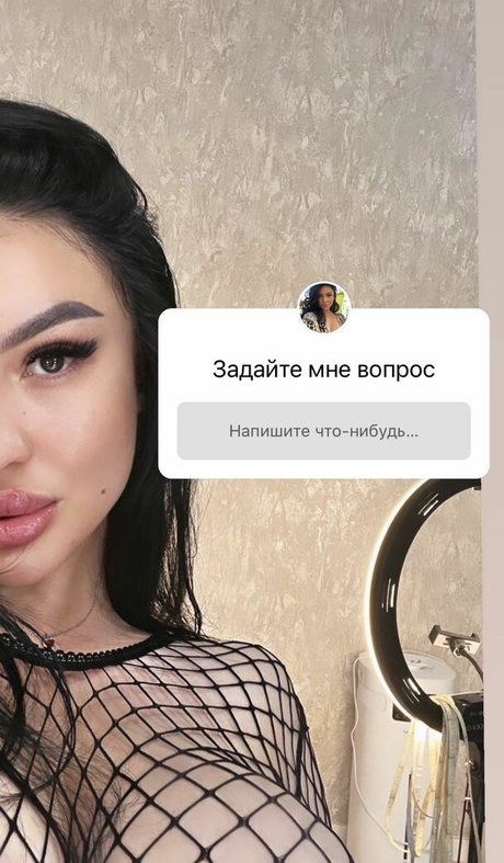 Zhansaya Dakarimova アート女優 画像