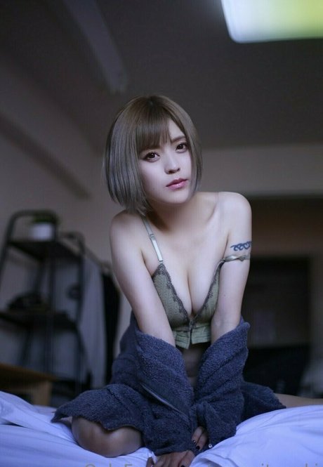 制服オンリーファン 美しいヌード 画像