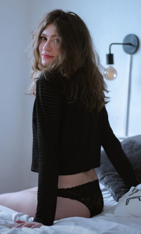 小さいペニスのオンリーファンズ エロチック 写真