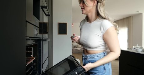 スキニーオンリーファンズ 美しい裸 ギャラリー