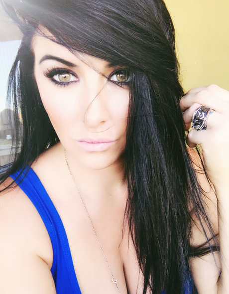 曲線美のクーガーオンリーファンズ セクシーヌード アーカイブ