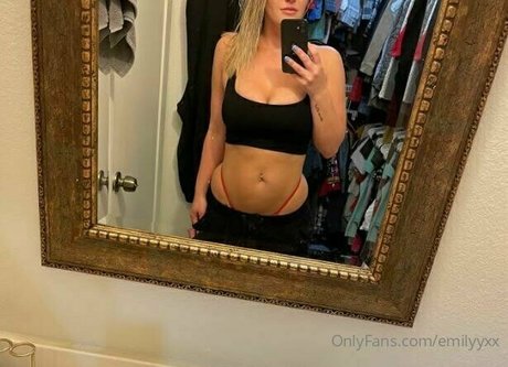 emilyyxx 高品質スター 写真