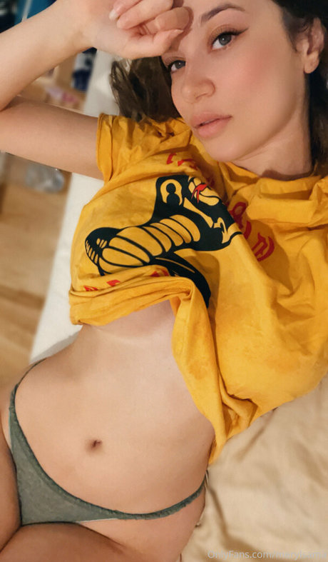 オンリーファンズを崇拝する セクシーヌード 写真