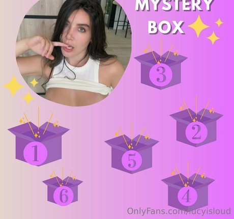 Lucyisloud セクシーモデル 写真