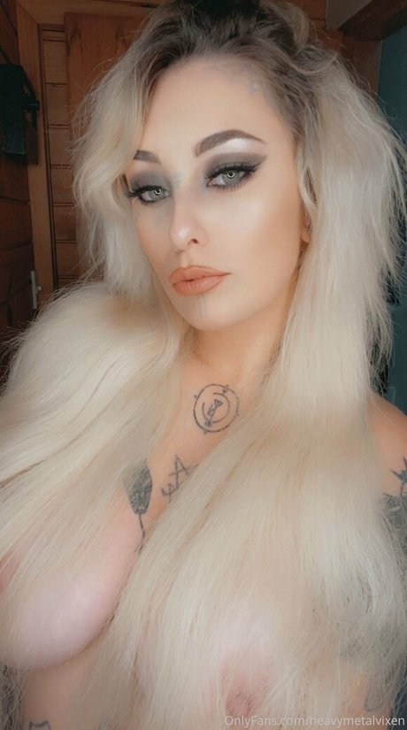 Heavymetalvixen ポルノスター パーフェクト 写真