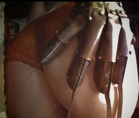 Heavymetalvixen 美しいポルノスター 写真