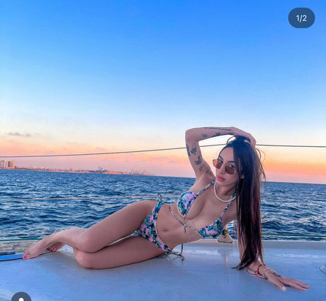 Yasmin Tozzi 限定モデル 写真
