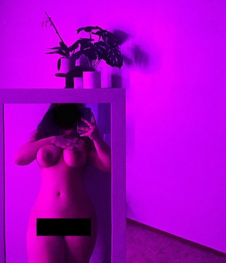imanluvr アダルト女優 写真